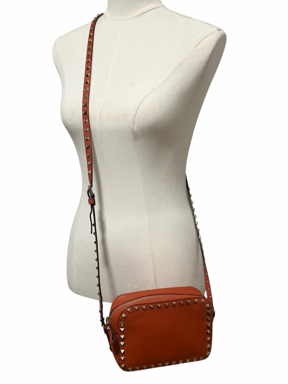 Valentino Garavani Rockstud Orange Leather Camera Crossbody Bag - Picture 4 of 11
